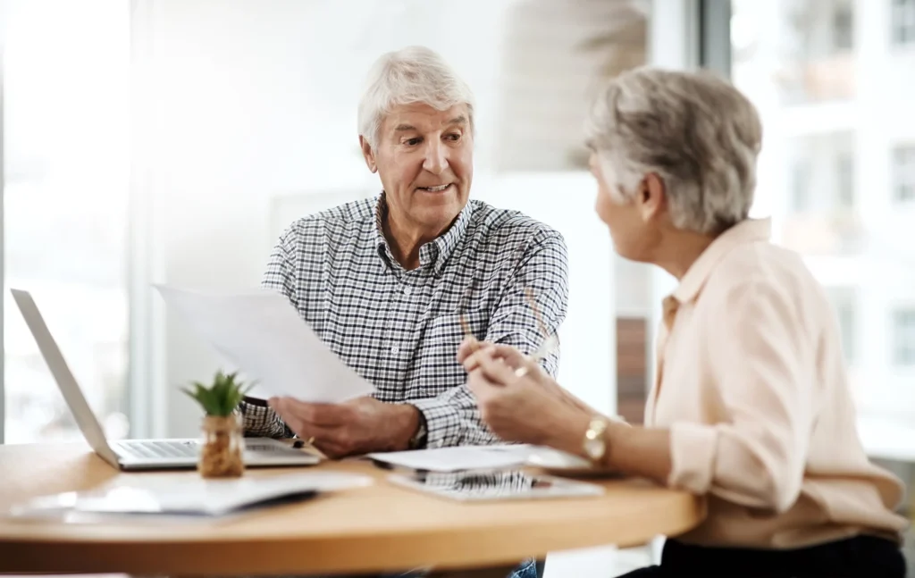 couple-discuss-finances