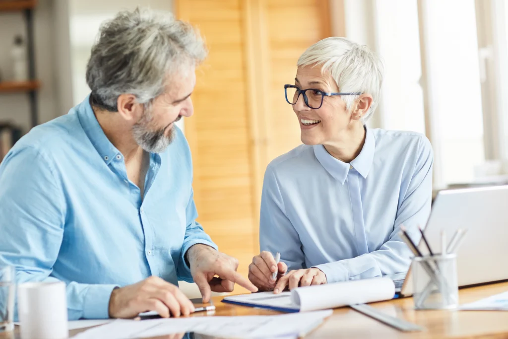 smiling-business-people-discussing