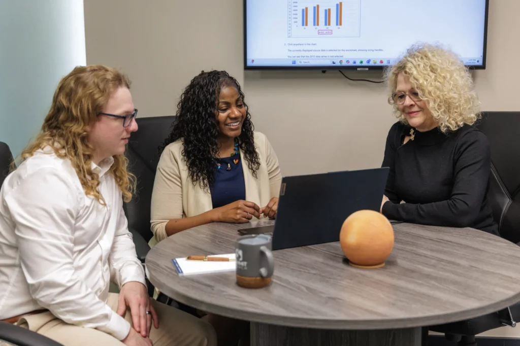 hilltop-discuss-with-clients